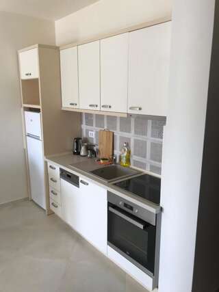 Гостевой дом APARTMENTS TOMIĆ Бечичи Улучшенный люкс с видом на море-10
